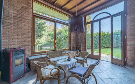 Villa di Prestigio con Giardino Privato Corsico Milano