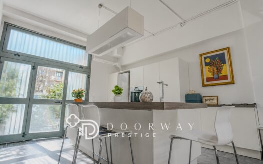 Esclusivo Loft su Due Livelli con Giardino a Ca’ Granda Milano