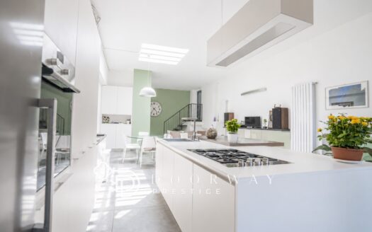 Esclusivo Loft su Due Livelli con Giardino a Ca’ Granda Milano