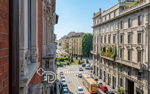 Prestigiosa Residenza di 330 mq su Due Livelli in Via Lorenzo Mascheroni