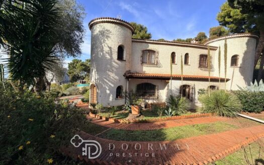 Villa iconica fronte mare, riservatezza, panorama, assoluta esclusività