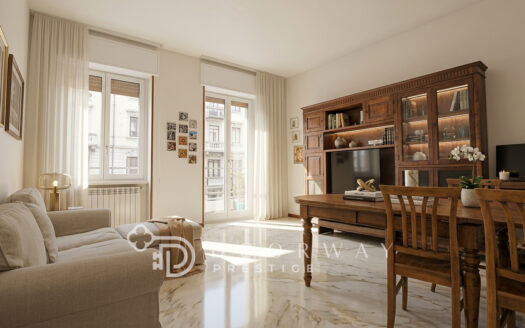 Elegante 105 mq con 2 balconi e doppia esposizione