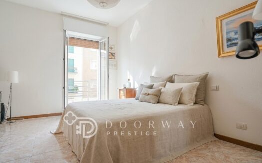 Elegante 110 mq con 2 balconi e doppia esposizione